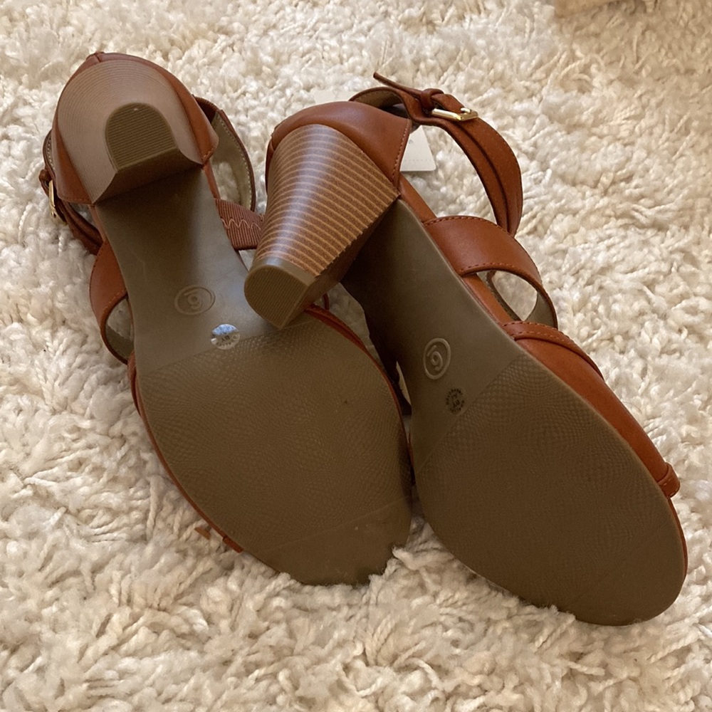 Liz Claiborne Sandal - Picture 6 of 6